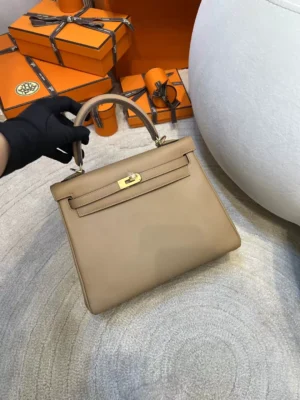 Hermes Boutique Swift Leather Kelly 25CM 0M Chai Gold Hardware