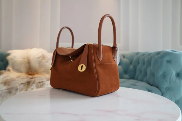 Stock Hermes CK37 Gold Grizzly / Swift Leather Lindy 26CM Gold Hardware