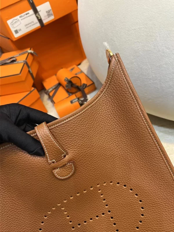 Qatar Doha Hermes 37 Gold Evelyne 29CM Clemence Leather Gold Hardware