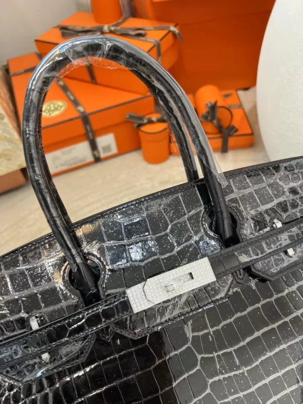 Hermes Boutique 89 Noir Birkin 30CM Shiny Porosus Crocodile Silver Hardware