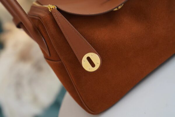 Stock Hermes CK37 Gold Grizzly / Swift Leather Lindy 26CM Gold Hardware