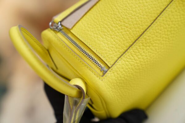 Full Handmade Hermes 9R Lime Mini Lindy 19CM Clemence Leather Silver Hardware