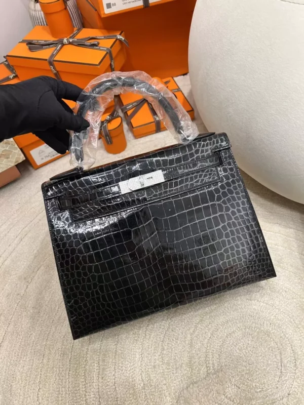 Hong Kong Hermes 89 Noir Shiny Porosus Crocodile Kelly 28CM Diamont Buckle