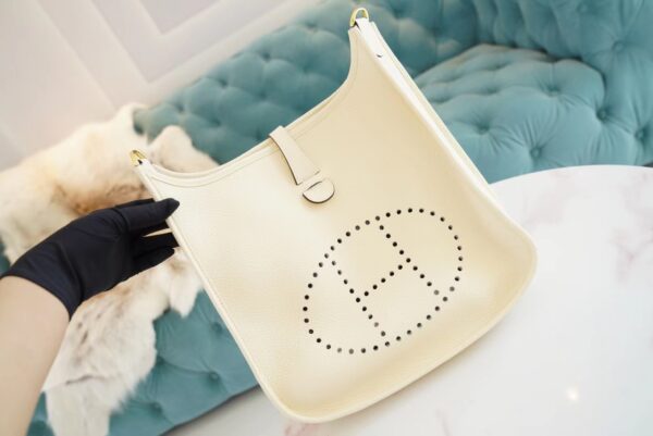 Hermes Handmade Boutique I2 Nata Clemence Leather Evelyne 29CM Gold Hardware