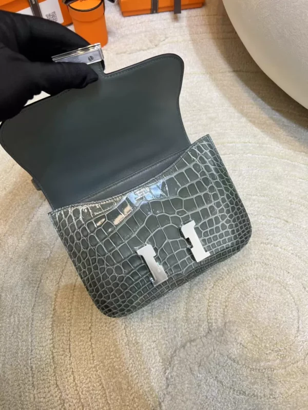 Hong Kong Hermes Constance 19CM 81 Gris Tourterelle Shiny Alligator Crocodile Silver Hardware