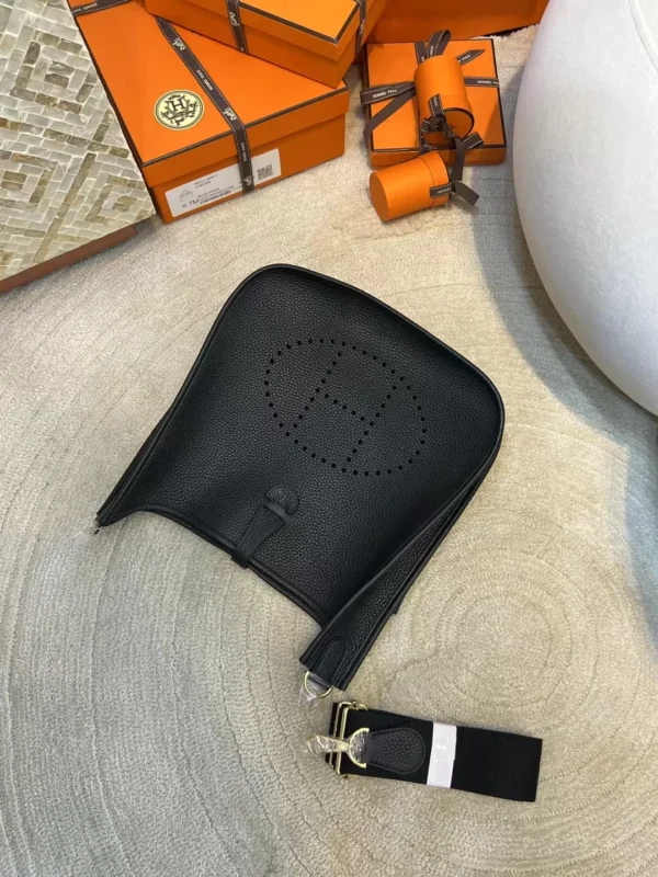 USA New York Hermes 89 Noir Clemence Evelyne 29CM Gold Hardware