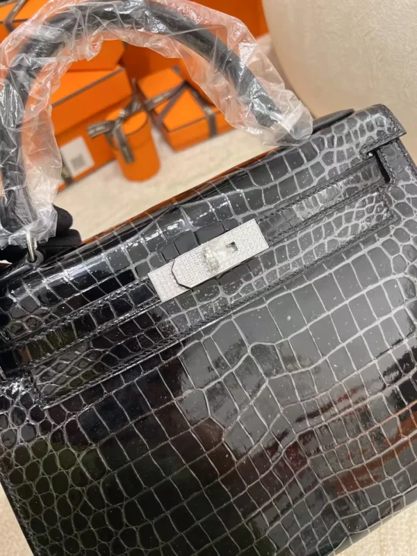 Hong Kong Hermes 89 Noir Shiny Porosus Crocodile Kelly 28CM Diamont Buckle