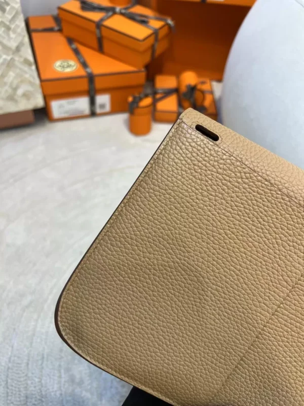 Hermes Halzan 25CM 4B Biscuit / 3G Alezan Clemence Gold Hardware
