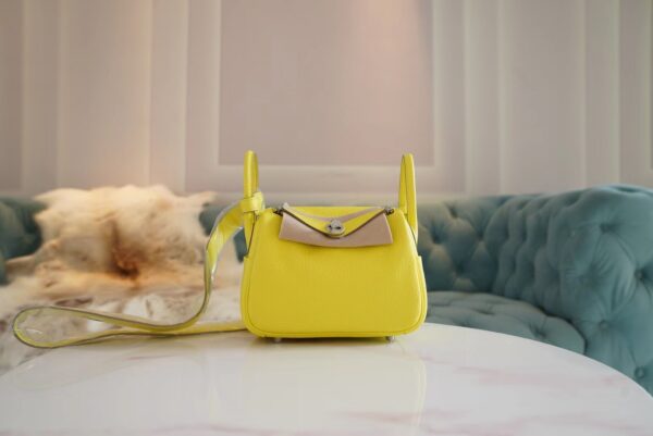 Full Handmade Hermes 9R Lime Mini Lindy 19CM Clemence Leather Silver Hardware