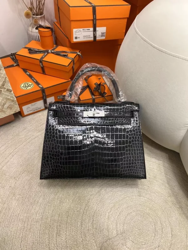 Hong Kong Hermes 89 Noir Shiny Porosus Crocodile Kelly 28CM Diamont Buckle