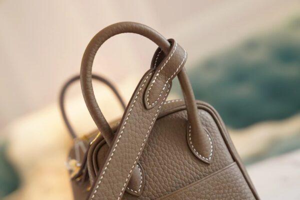 Hermes Handmade Boutique Mini Lindy19CM C18 Gris Etoupe Clemence Leather Gold Hardware