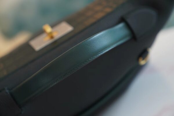 Hermes Kelly 24/24 Touch 29CM Taurillon Maurice/ Matte Crocodile 6O Vert Cypres Gold Hardware