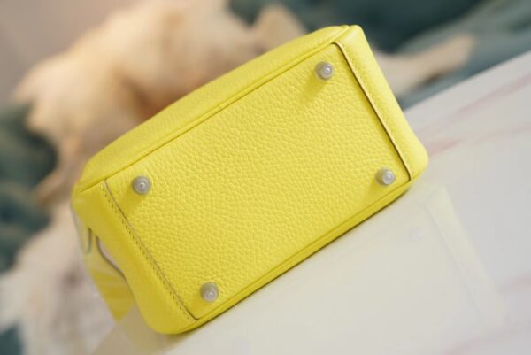 Full Handmade Hermes 9R Lime Mini Lindy 19CM Clemence Leather Silver Hardware