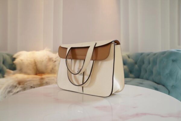 Hermes Halzan 25CM Clemence I2 Nata / 4B Biscuit Gold Hardware