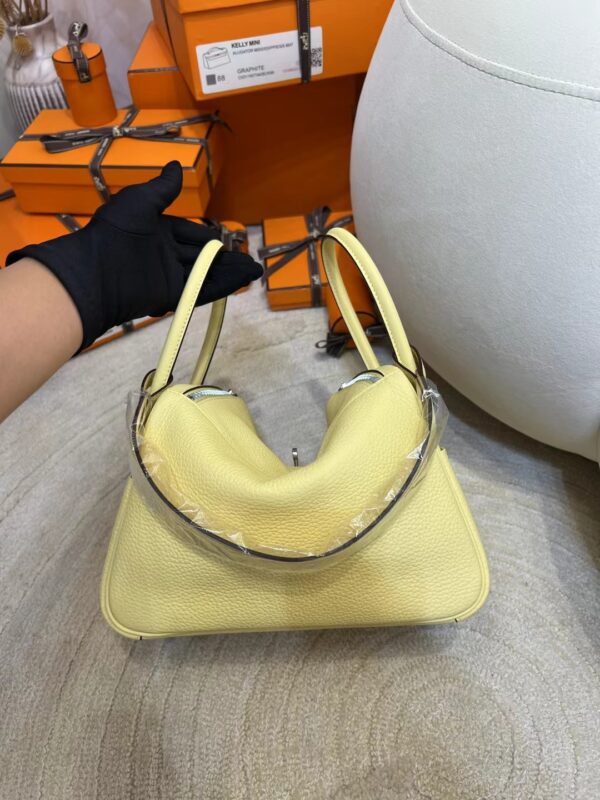 Hermes Boutique Lindy 26CM Clemence Leather 0Y Lemoncello Silver Hardware