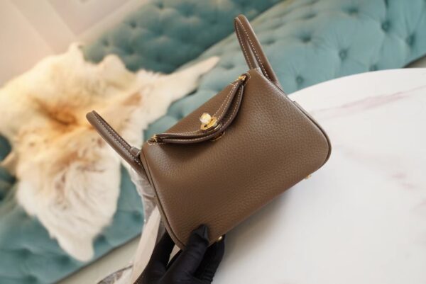 Hermes Handmade Boutique Mini Lindy19CM C18 Gris Etoupe Clemence Leather Gold Hardware