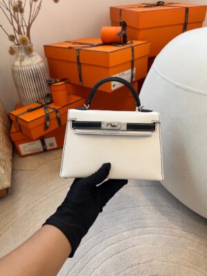 a06883ea9f5c518 Hermes Shop Mini Kelly 19CM Epsom White & Black Silver Hardware