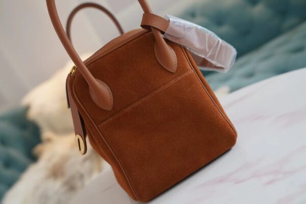 Stock Hermes CK37 Gold Grizzly / Swift Leather Lindy 26CM Gold Hardware
