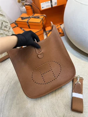 Qatar Doha Hermes 37 Gold Evelyne 29CM Clemence Leather Gold Hardware