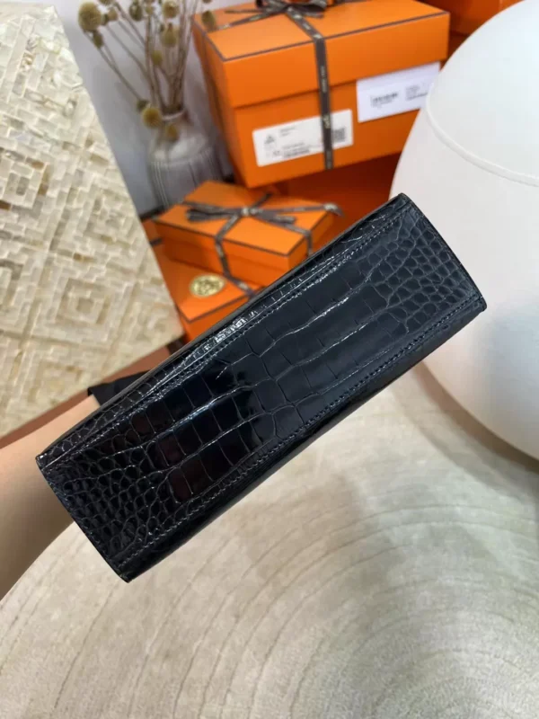 New Hermes 89 Noir Shiny Alligator Crocodile Kelly Pochette 22 Gold Hardware