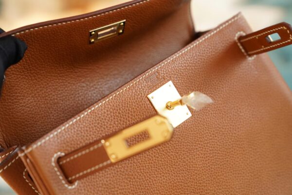 New Hermes Kelly Ado 22cm CK37 Gold Barenia Faubourg Leather Gold Hardware