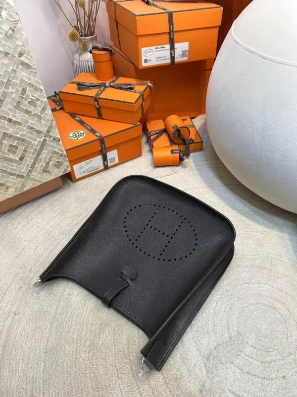 Hermes Boutique Barenia Leather Evelyne 29CM 46 Ebene Silver Hardware