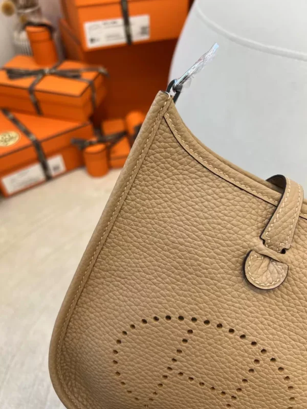 Hermes Shop Clemence Mini Evelyne 16CM 0M Chai Silver Hardware