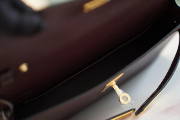 Canada Toronto Hermes Kelly Elan Chevre 0G Rouge Sellier Gold Hardware