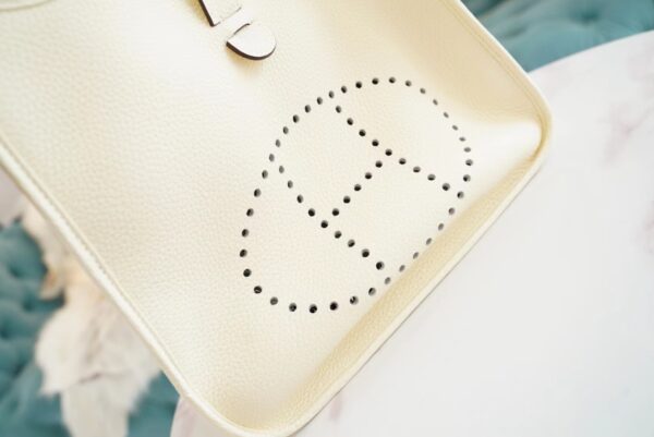 Hermes Handmade Boutique I2 Nata Clemence Leather Evelyne 29CM Gold Hardware