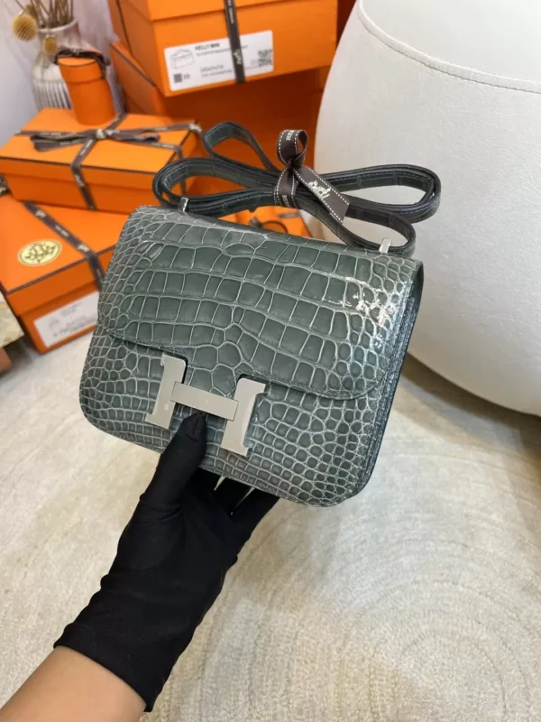 Hong Kong Hermes Constance 19CM 81 Gris Tourterelle Shiny Alligator Crocodile Silver Hardware