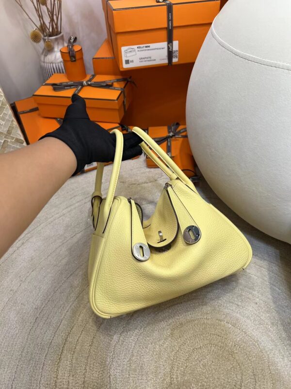 Hermes Boutique Lindy 26CM Clemence Leather 0Y Lemoncello Silver Hardware