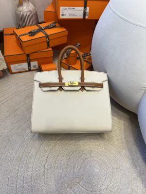 Qatar Doha Hermes Birkin Sellier 25 10 Craie / 37 Gold Epsom Brush Gold Hardware
