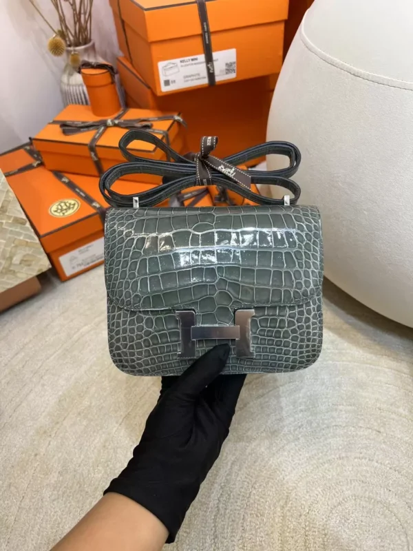 Hong Kong Hermes Constance 19CM 81 Gris Tourterelle Shiny Alligator Crocodile Silver Hardware