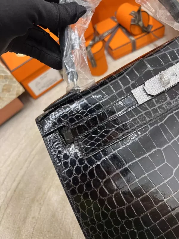 Hong Kong Hermes 89 Noir Shiny Porosus Crocodile Kelly 28CM Diamont Buckle
