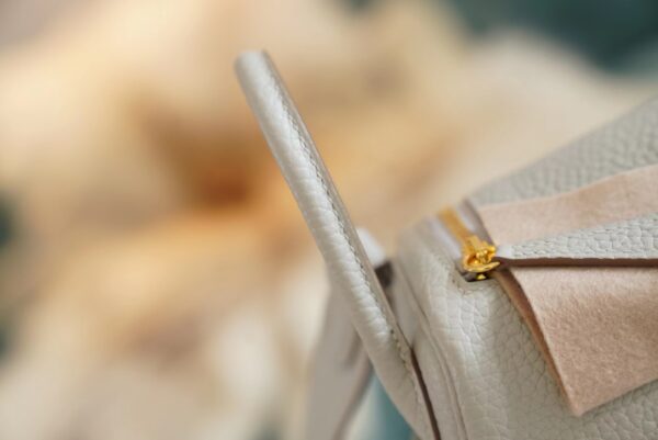 Hermes CK80 Gris Pearl Clemence Leather Mini Lindy 19CM Gold Hardware