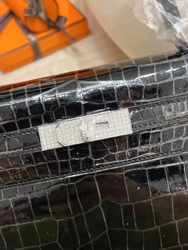 Hong Kong Hermes 89 Noir Shiny Porosus Crocodile Kelly 28CM Diamont Buckle