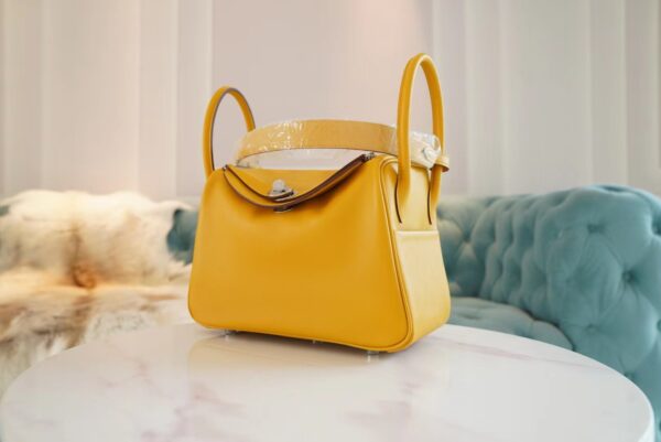 Wholesale Hermes Lindy 26CM 9D Amber Evercolor Leather Shoulder Bag Silver Hardware