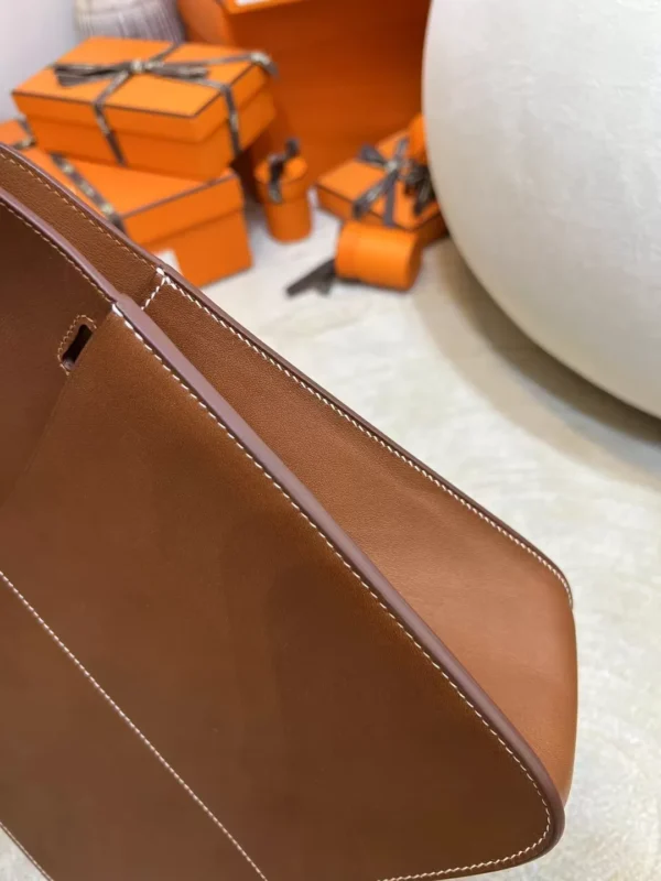 Stock Fauve Barenia Leather Halzan 31CM Tote Bag Silver Hardware