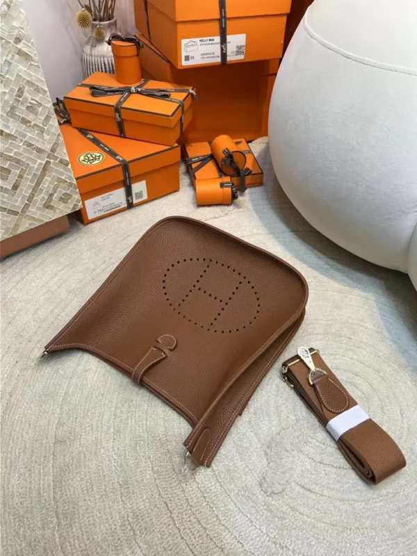 Qatar Doha Hermes 37 Gold Evelyne 29CM Clemence Leather Gold Hardware