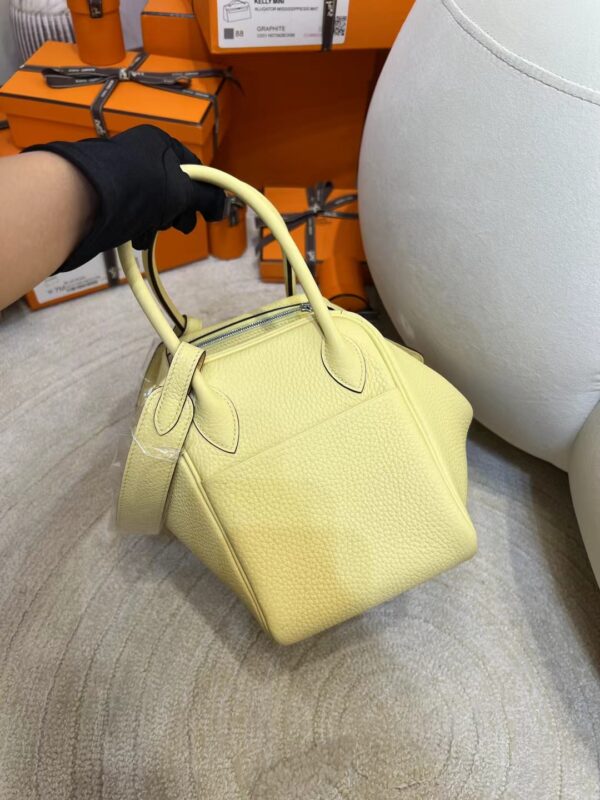Hermes Boutique Lindy 26CM Clemence Leather 0Y Lemoncello Silver Hardware