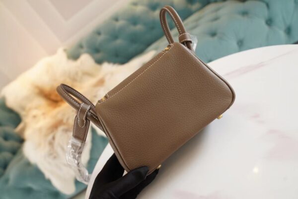 Hermes Handmade Boutique Mini Lindy19CM C18 Gris Etoupe Clemence Leather Gold Hardware