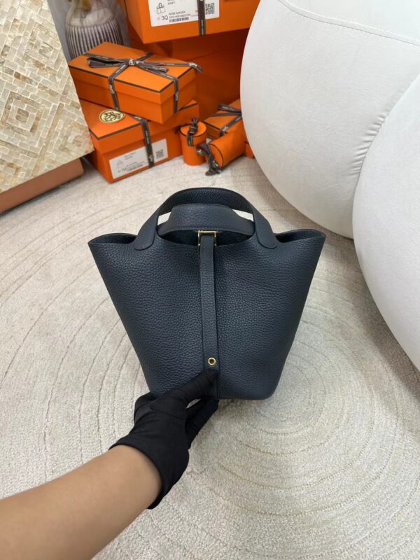 UAE Dubai Hermes 2Z Blue Nuit Clemence Picotin 18CM Gold Hardware