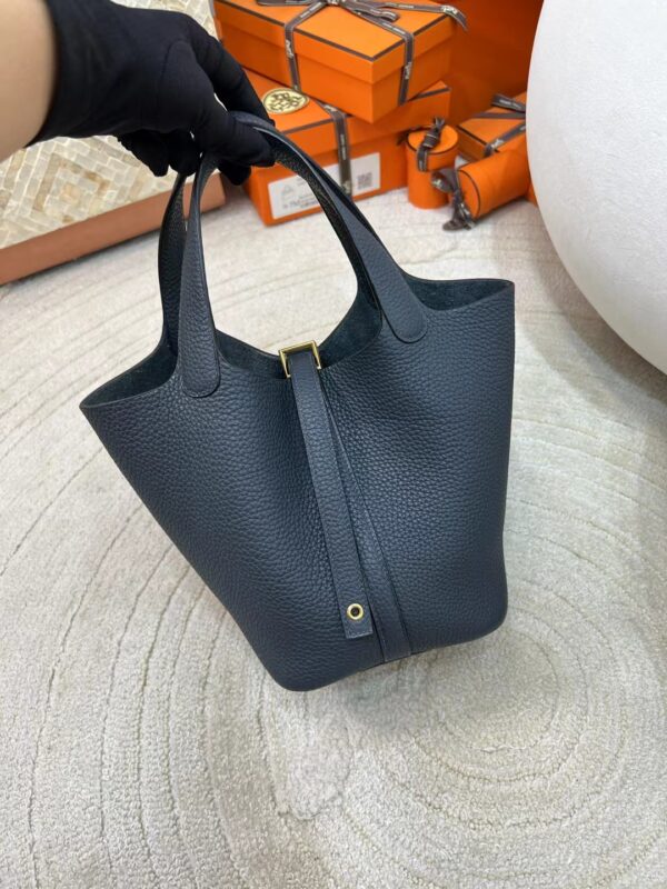 UAE Dubai Hermes 2Z Blue Nuit Clemence Picotin 18CM Gold Hardware