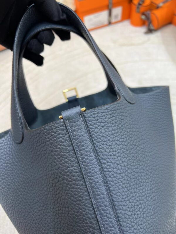 UAE Dubai Hermes 2Z Blue Nuit Clemence Picotin 18CM Gold Hardware