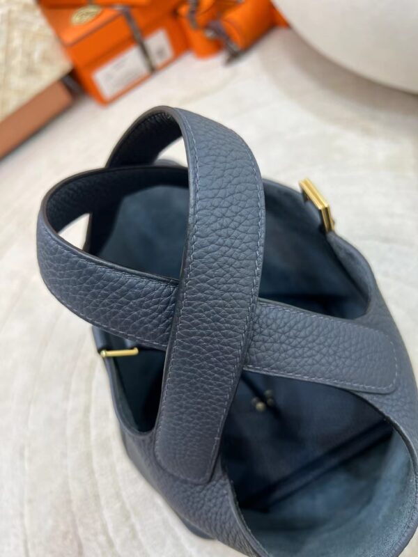 UAE Dubai Hermes 2Z Blue Nuit Clemence Picotin 18CM Gold Hardware