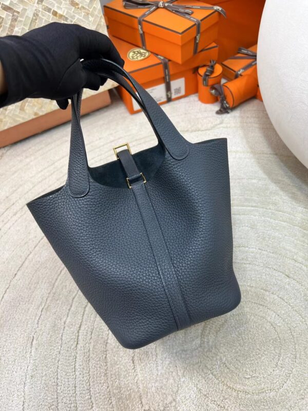 UAE Dubai Hermes 2Z Blue Nuit Clemence Picotin 18CM Gold Hardware