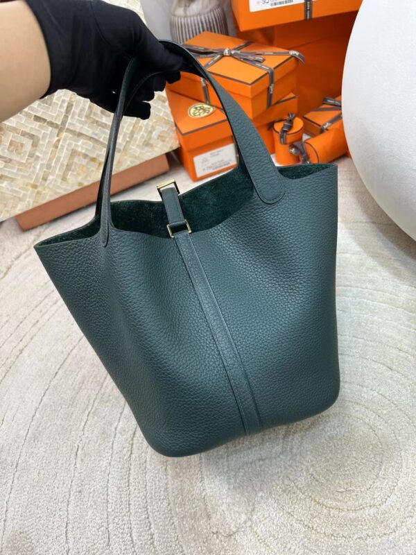 Kuwait Hermes Clemence Leather Picotin 22CM 6O Vert Cypress Gold Hardware
