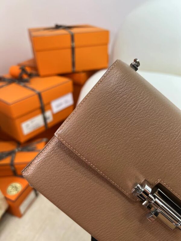 UAE Dubai Hermes Chevre Leather Verrou Mini 17CM 2J Quebracho Silver Hardware