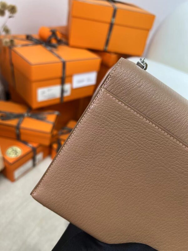 UAE Dubai Hermes Chevre Leather Verrou Mini 17CM 2J Quebracho Silver Hardware