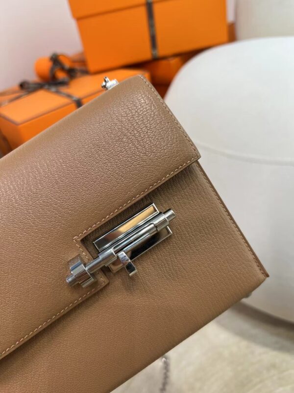 UAE Dubai Hermes Chevre Leather Verrou Mini 17CM 2J Quebracho Silver Hardware